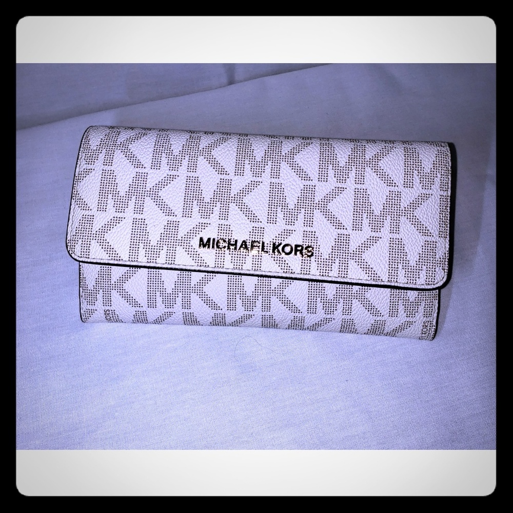 Michael kors wallet